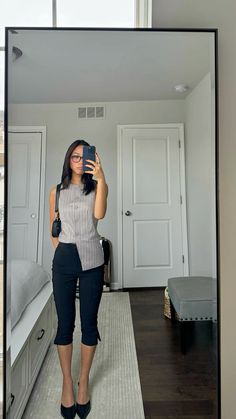 Vest capri pants kitten heels outfit Capris With Heels Outfit, Capri Business Casual Outfits, Capri Work Pants Outfit, Gray Capri Outfit Work, Casual Kitten Heel Outfit, Fall Capris Outfits, Capri Dress Pants Outfit, Gingham Capris Outfit, Spring Workwear Fitted Kitten Heels