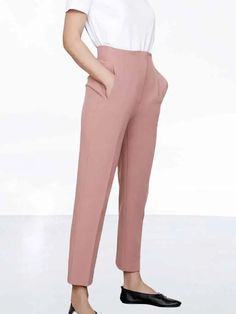 Style up your work wardrobe this season with Women's Office Suit Pants. Perfectly tailored for a modern, professional look, these stylish and contemporary pants are versatile enough to be worn with a variety of workplace fashions. Look sharp and feel confident in every work meeting. Size Information Size Waist Width Hip Width Pant Length cm inch cm inch cm inch S 62 24.41 94 37.01 94 37.01 M 66 25.98 98 38.58 95 37.40 L 70 27.56 102 40.16 96 37.80 XL 74 29.13 106 41.73 97 38.19