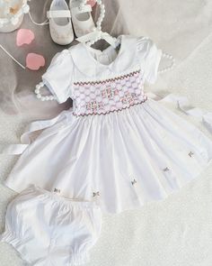 Girl Beautifully, Toddler Girls Easter Dresses, Girl Easter Dress, Flower Girl Dress Baby, Smocking Dress, Toddler Birthday Dress, Flower Girl Dresses Vintage, Girl Dress White, Hand Smocking