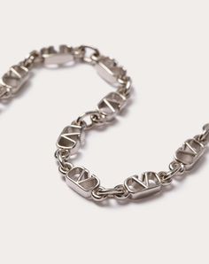 Valentino Garavani metal VLogo Signature bracelet -Palladium colour finish -VLogo dimensions: 0.8 x 0.5 cm / 0.3 x 0.2 in. -Available in sizes: S - 19.5 cm / 7.7 in., M - 20.5 cm / 8.1 in., L - 21.5 cm / 8.5 in. -Snap hook closure -Made in Italy Silver Metal Jewelry With Metal Logo, Silver Metal Jewelry With Logo, Luxury Silver Jewelry With Metal Logo, Designer Metal Chain Bracelets, Designer Metal Bracelets With Logo Charm, Sterling Silver Jewelry With Silver-tone Logo, Designer Formal Jewelry With Metal Logo, White Gold Necklace With Silver-tone Logo Plaque, Luxury Metal Jewelry With Metal Logo