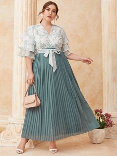 Women Dresses Casual Summer, Arabian Dress, Muslimah Wedding, High Fashion Dresses, Gowns Dresses Elegant, Dress Book, Ditsy Floral Dress, African Print Fashion Dresses, Pleated Maxi Dress