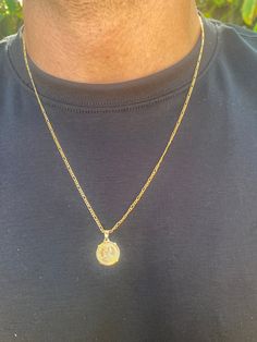 Men's Double Sided Coin Necklace on a Rope or Figaro Chain. Chain can be worn two ways - with or without the pendant.  Stamped for Authenticity Lux men's statement pieces designed to wear alone, layered, or enhanced with our collection of charms! Sleek and timeless pieces made to become his favorite go-to accessory. Make this the perfect gift for him! Our Gold-Filled accessories are tarnish resistant made to last and be worn all day, every day. ♥ Hypoallergenic, water and sweat resistant ♥ No discoloring or tarnishing ♥ Handmade in the USA ♥ Shipped within 24 hours ♥ Finished with Real 18K Gold  Chain Thickness:  2mm  Charm Size:  Width: 2.000mm Height: 7.000mm Length: 13.000mm Available in Kids and Adults. Men's Size:  Men's X-Small: 20"  Men's Small: 22"  Men's Large: 24" Recommended  Ki Figaro Necklace, 18k Gold Chain, Necklace Mens, Mens Necklace, Figaro Chain, Perfect Gift For Him, Alessandra Ambrosio, Vanessa Hudgens, Men's Necklace