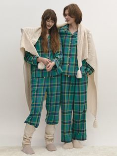 Composition : Cotton twill flannel dyed checkered cotton / 100% cottonColor : GREENCountry of Origin : Republic of Korea Flannel Pajamas Aesthetic, Couples Matching Pajamas, Pajamas Aesthetic, Pajama Pattern, Green Flannel, Flannel Pajamas, Matching Pajamas, Sleepwear Sets, Matching Couples