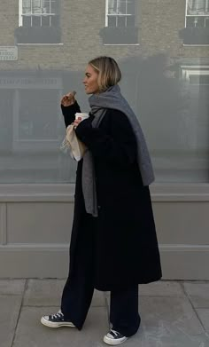 Black Knee Length Coat Outfit, Brittney Bathgate, Danish Winter Fashion, Black Oversized Coat Outfit, Long Black Jacket Outfit, Smart Winter Outfits, Black Raincoat Outfit, Big Coat Outfit, Black Trenchcoat Outfit