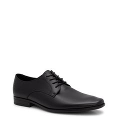 These mens Nelsen black Oxford shoes by Aldo transition effortlessly from offto evening events, weddings, and black tie occasions. Made of smooth leather upper, these dress shoes have an almond toe and lace-up closure. Features include synthetic lining, padded sockliner for comfort, and a durable TPR outsole. | Aldo Men's Nelsen Oxofrd in Black Size 8 Medium Black Men Dress Shoes, Men’s Dress Shoes, Groom Shoes Black, Black Formal Shoes For Men, Wedding Men Shoes, Black Dress Shoes Men, Black Suit Shoes, Restaurant Outfit, Wedding Shoes For Men