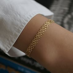 Elevate your style with this stunning Solid 14k Gold Bismark Bracelet Reflexion. 💫✨ Made with 4.5mm Solid Gold Mesh, this EddA piece is a must-have accessory! #GoldBracelet #EddA #LuxuryJewelry #MeshBracelet #BismarkBracelet Mesh Chain Bracelet, Gold Mesh Bracelets, Real Gold Jewelry For Women, Gold Trinkets, Real Gold Bracelet, Bracelets Stacked, Gold Bracelets Stacked, Modern Gold Jewelry, Solid Gold Bracelet