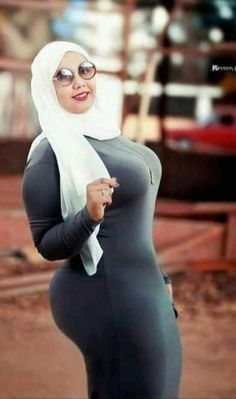 Hijab Stile, Seluar Ketat, Arabian Women, Girls Hijab, Muslim Women Fashion, Muslim Women Hijab, Beautiful Muslim Women, Arab Women, Wearing Glasses