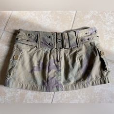 Vintage Hollister Belted Low Rise Camo Cargo Micro Mini Skirt. Size 5 Waist Flat Across: 16 Length: 11 Excellent Condition. Can Wear With It Without Belt. Backside Is Pleated. Tanish, Green Cargo Print. Chunky Belt With Clasp Closure. 2 Clasp, Zipper Closure. Low Rise. Skirt Can Be Worn Backwards, So The Pleated Side Is On The Front. (As Shown In Last 3 Pictures) Camo Low Rise Skirt, Chunky Belt, Low Rise Skirt, Vintage Hollister, Micro Mini Skirt, Green Cargo, Micro Mini, Vintage Skirt, Hollister