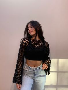 Simple mesh crochet sleeves. For those who want some variety in their closet. Black Mesh Top Outfit, Crochet Crop Top Outfit, Mesh Top Outfit, Crochet Top Outfit, Casual Preppy Outfits, Mesh Shirt, Crop Top Outfits, Crochet Top Pattern, Mesh Sleeves