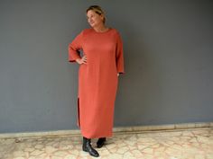 "Rust cotton double gauze ( 4 layer muslin) jumper dress for women. This crinkle long tunic looks simply gorgeous on women of all sizes and can easily be a plus size dress for those bigger beautiful ladies as well as a oversized dress that is so comfortable to wear for slim/athletic ladies! Find out for yourself why this boho style maxi dress is so perfect for holidays, work or walks in the autumn, spring and winter. And don't we didn't forget that one thing that brings extra joy for all of us - Crinkle Dress, Plus Size Tunic, Mode Boho, Double Gaze, Tunic Sweatshirt, Rust Dress, Oversized Dress, Muslin Fabric, Long Tunic