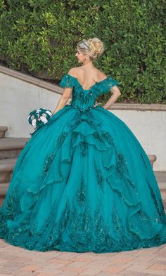 Teal green a-line quinceanera ball gown with off the shoulder straps. Teal Quince Dress, Teal Quinceanera Theme, Teal Quinceanera Dresses, Teal Ball Gown, Corset Ballgown, Off Shoulder Corset, Quinceanera Theme, Quinceanera Themes Dresses, Ballgown Skirt