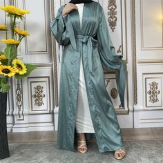 Abaya, Muslim Dress, Open Abaya Abaya Kimono, Arabian Women, Open Abaya, Muslim Fashion Hijab, Muslim Outfits, Abaya Dress, Purple Light, Hijab Dress, Kaftan Dress