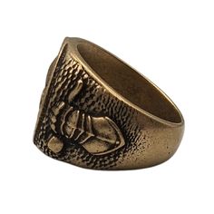 Fleur de Lys signet bronze ring Introducing the Fleur de Lys Knight Ring, an exquisite piece of historical jewelry that embodies the essence of medieval chivalry and heraldry. This men's signet ring is perfect for those who appreciate the timeless elegance of knight jewelry and the rich symbolism of the Fleur de Lys.Design: The ring features the iconic Fleur de Lys, a symbol of nobility and purity, prominently displayed as a coat of arms. Material: Crafted with meticulous attention to detail, th