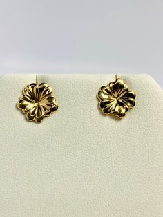 Clover Flower Earrings E81-2 Material : 14k Gold This is solid 14k gold, not plated.  Handmade, Made in USA The price is for the pair.  Size: 10mm or 0.40 inches wide.  We import Tahitian pearls straight from the crystal-clear lagoons of French Polynesia. Over the last 10 years of working with Tahitian pearl farmers and auction houses in Tahiti we are able to give our clients a large selection of Tahitian Pearls to choose from with competitive prices and excellent quality. Our office is in Hawai 14k Gold Round Flower Earrings, Classic Flower Earrings, Yellow Gold Pierced Flower Earrings, Pierced Yellow Gold Flower Earrings, Pierced Round Yellow Gold Flower Earrings, Yellow Gold Round Pierced Flower Earrings, Yellow Gold Round Flower Earrings, 14k Gold Pierced Flower Earrings For Anniversary, Yellow Gold Flower-shaped Jewelry With Ear Wire