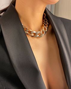 Chic and edgy    	  Great worn with low neckline tops    	  Perfect for edgy parties   	 Chain circumference: 36 cm and 7 cm extension