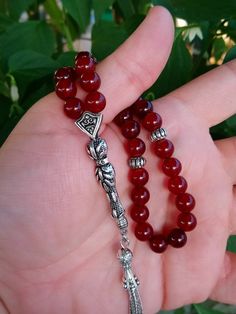 ✔️ This magnificent tasbih made with AA quality 8 mm carnelian agate beads. ✔️ It is a elegant and striking tesbih. ✔️ Natural Color ✔️ Natural Stone ✔️ Each order comes in a special box. ✔️ PLEASE CLICK THE LINK FOR ALL PRAYER BEADS MODELS https://www.etsy.com/shop/GoodJewelsofYazmasal Note: As a natural feature the stones beads may have some variations. SHIPPING: United States (Standart/DHL eCommerce/usps): 7-10 business days United States (Express/FedEx): 3-5 business days Canada (Express/Fed Red Spiritual Beads As Gift, Traditional Red Beads With Natural Stones, Red Gemstone Spiritual Beads, Red Carnelian Beads For Gift, Red Carnelian Beads For Gifts, Traditional Agate Beaded Bracelets Gift, Traditional Agate Beaded Bracelet Gift, Traditional Carnelian Beads For Gift, Traditional Carnelian Beads As A Gift