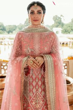 Pakistani Dress Noor Jehan, Bridal Mehndi Dresses, Side Border, Pakistani Formal Dresses, Asian Designers, Pakistani Salwar, Pakistani Designer Suits, Ayeza Khan, Salwar Kameez Online