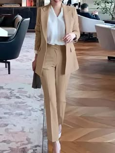 Blazer Outfits For Women, Elegant Blazers, Womens Suits, Pantsuits For Women, Woman Suit Fashion, Elegante Casual, Classy Work Outfits, Stylish Work Outfits, Women Formals