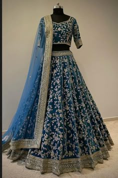 Wedding Dresses Hindu Indian Bridal, Lehnga Suits Punjabi, Blue Wedding Lengha, Lengha Aesthetic, Bridal Lengha Designs Latest, Lehanga Idea, Punjabi Lengha, Lahanga Design Latest, Indian Wedding Reception Gowns