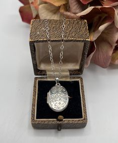 Lovely vintage sterling silver retro  locket pendant with etching flower design on one side and plain reverse. The locket has been matched with strong sterling silver chain. The locket is stamped 925 ( the mark for sterling silver ) on the bezel. This would make an ideal present for someone who has an interest in vintage jewellery and who likes classic statement pieces.  The box is for presentation purposes only and is not included in the purchase.  The locket comes in a decorative pouch with ma Vintage Silver Oval Pendant Locket Necklace, Vintage Engraved Sterling Silver Locket Necklace, Vintage Sterling Silver Oval Pendant Locket Necklace, Ornate Silver Locket Necklace Gift, Vintage Silver Etched Locket Necklace, Oval Locket, Etched Designs, Sterling Silver Flowers, Locket Necklace