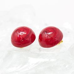 Vintage clip earrings in handmade Murano glass, round red color, 80s jewelry Made in Italy Measurements: length 2 cm. Year of production: 80s/90s Discover our exclusive selection of high quality Murano glass costume jewellery, original Murano glass made in Venice and Made in Italy. Many of our jewels are rare and available until sold out as they come from the closure of an artisanal jewel factory in Venice. The quality is very high, visit our website and you will find many wonders created by the Vintage Red Clip-on Earrings As Gift, Red Resin Round Jewelry, Red Round Resin Jewelry, Red Cabochon Earrings For Gift, Red Cabochon Earrings Perfect For Gifts, Red Round Clip-on Earrings, Red Clip-on Round Jewelry, Red Round Clip-on Jewelry, Cabochon Clip-on Earrings As Gift