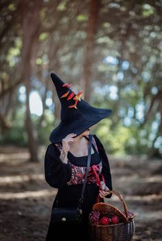 Witch Hat With Mushrooms Forest Wizard Hat Felted Hat Wool Halloween Costume Witch Costume Larp Hat Cosplay Dark Academia - Etsy Spain Witchy Wide Brim Costume Hat For Winter, Witchy Wide Brim Winter Costume Hat, Witchy Wide Brim Hat For Winter, Witchy Winter Costume Hat, Halloween Costume Felt Hat, Halloween Costume Felt Hat With Brim, Black Felt Hat For Halloween Costume, Witchy Brimmed Winter Costume Hats And Headpieces, Witchy Brimmed Costume Hat For Winter