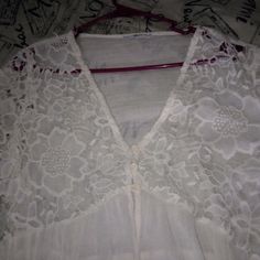 Beautiful Gown W Bell Sleeve I Cut Tag Out..As Was Itchy And It Showed Thur Back.. Fits A Large Long Flowy Romantic No Fitted Gown For Under ..... See Pics I Ship Same Day White Lace Maxi Dress For Summer, White V-neck Dress With Lace Trim, White V-neck Maxi Dress With Lace Trim, White Maxi Length Dress With Lace Work, White V-neck Blouse With Lace Top, White Lace Maxi Dress With Lace Sleeves, White Lace Maxi Dress For Daywear, White Lace Maxi Dress With Lace Patchwork, White Short Sleeve Maxi Dress With Lace Trim