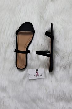 Size: 7, Color: Black Black Flat Heel Sandals For Beach, Black Flat Flip Flops For Vacation, Black Flat Heel Beach Sandals, Black Open Toe Flip Flops For The Beach, Black Flat Sandals For The Beach, Black Flat Sandals For Beach, Black Sandals With Single Toe Strap For Summer, Black Open Toe Jelly Sandals For Spring, Casual Black Flip Flops With Single Toe Strap