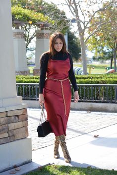 Sleeveless Slip Dress For Date Night In Fall, Slip Dress Outfit Fall, Burgundy Dress Outfit, Satin Dress Outfit, Dress Layering, Slip Dress Outfit, Wedding Outfits For Women, Classy Outfits For Women, Fall Dress Outfit