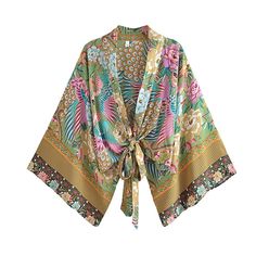 Our beautiful Metella Boho Kimono has a bold and vibrant floral with peacocks print design. Made from a lightweight cotton blend that will look great both as a summer layer or on the beach. Kimono Shirts Women, Kimono Print, Kimono Wrap Top, Boho Mode, Kimono Floral, Boho Festival Fashion, Kimono Wrap, Bohemian Blouses, Short Kimono