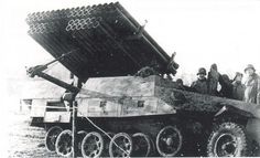 A US Calliope rocket launcher fitted to a German Sdkfz251. Interestingly the track(s) are missing…..testing??? Sdkfz 251, Chinese Army, Tanks Modern, Armored Cars