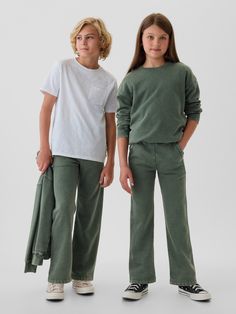 Soft cotton-blend relaxed sweatpants.  Elasticized waist.  Slant pockets.  Easy pull-on waist.  Relaxed through the hip and thigh.  Straight leg.