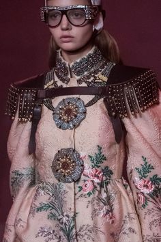 Gucci Spring 2017, Gucci 2017, Strange Fashion, Gucci Spring, Weird Fashion, Gucci Fashion, Alessandro Michele, Embroidery Fashion, Runway Pictures