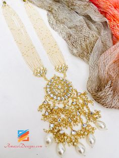 Feine Perlen, leicht, flexibel, golden, Kundan, lange Mala, Rani Haar mit Halsreif, Jhumki-Ohrringe, Tikka-Set.

 - KOSTENLOSER Versand von Kanada in die USA, nach Kanada, Australien, Neuseeland, Norwegen, Europa und überall sonst möglich.

 Entdecken Sie weitere BRAUT-SETS und INDISCHE SCHMUCK-SETS



 📦 Unübertroffener KOSTENLOSER weltweiter Versand

 ⭐️⭐️⭐️⭐️⭐️ 5-Sterne-Kundenbewertungen 












 Rajveer, Kanada ⭐️⭐️⭐️⭐️⭐️

 Ich habe ein Chokkar-Set auf dieser Website gekauft. Ic Rani Haar, Jhumki Earrings, Chur, Indian Jewelry Sets, Bridal Sets, You Are Awesome, Indian Jewelry, Amazing Jewelry, Tassel Necklace