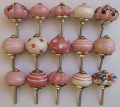 there are many pink and white knobs on the same wall as each one in the picture