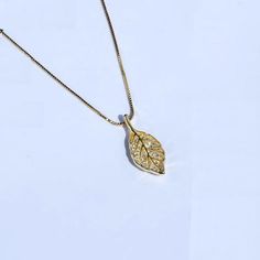 This Golden Branch Natural Stone Necklace is a stunning accessory that adds a touch of elegance to any outfit. Made with natural stones, each necklace is unique and full of character. The golden branch design brings a stylish and organic feel to this necklace. Enhance your wardrobe with this one-of-a-kind piece.

Pendant size:18*8mm
Weight about: 5.73g
Chain length: 40 CM (+ 5 cm adjustable chain)
Adjustable lobster clasp size - one size fits all
High quality zinc alloy
Hypoallergenic, lead and Golden Pendant, Natural Stone Necklace, Branch Design, Natural Stones Necklace, Natural Gemstone Jewelry, Leaf Necklace, Custom Bracelets, Silver Leaf, Bracelet Sizes