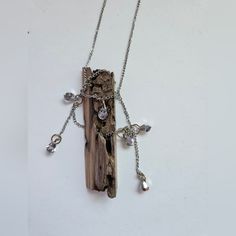 Very Unusual And Beautifully Handcrafted. Toggle Closure, Silver Tone, Crystals Wrapped Around Tree Bark. Chain Measures About 20 Inches And Tree Bark Is Additional 3 Inches. Heart Necklace Tiffany, Green Pendant Necklace, Abstract Necklace, Sliver Earrings, White Beaded Necklaces, Flower Statement Necklace, Orange Necklace, Pearl Necklace Vintage, Purple Gems