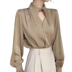 In 1940s style, this elegant women's top is a true vintage-inspired piece. A long-sleeved top with a keyhole neckline and an exaggerated collar, very decorative and particularly glamorous. Wear this blouse with your favorite pants or high-waisted skirt from our retro collection, what better way to go to the office or on a date? Material: Polyester Imported item See the size chart below:     Size Bust Length Shoulders Sleeves   S 88 64 38 57   M 92 64 39 58   L 96 65 40 59   XL 100 66 41 60   XX Streetwear Spring, Chic Shirts, Casual Shirt Women, Shirts Women Fashion, Retro Mode, Women Long Sleeve Tops, Elegant Chic, Spring Shirts, Elegant Shirt