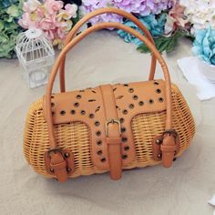 Item Type:HandbagsStyle:BohemianGender:WomenNumber of Handles/Straps:NoneClosure Type:HaspTypes of bags:Top-Handle BagsPattern Type:SolidMain Material:WoodShape:Casual ToteHandbags Type:TotesOccasion:Versatile Japanese Journal, Brown Beige, Top Handle, Dark Brown, Handles, Tote Bag