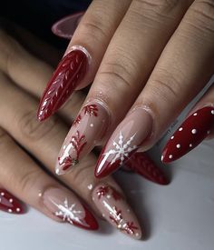 Nails For Crismas 2024, Nails Christmas Designs Almond, Christmas Nails 2023 Almond Shape, Christmas Nails Ideas 2024, Christmas Nails Inspo 2023, Festive Nails 2024, Christmas 2024 Nail Colors, Christmas Red Almond Nails, Red Nails For Christmas Holidays