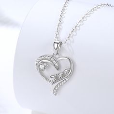 Fashion Element: Love Heart/Heart Shape Style: Fashion OL Flower Necklace Aesthetic, Flower Necklace Outfit, African Choker, Small Diamond Necklace, Heart Shaped Diamond Necklace, Flower Choker Necklace, Necklace Outfit, Gold Outfit, African Necklace