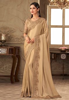 Luxury Beige Sets With Pallu, Luxury Saree With Pallu For Eid, Luxury Beige Saree For Diwali, Luxury Cream Saree For Reception, Luxury Cream Wedding Saree, Traditional Luxury Beige Dresses, Luxury Beige Saree With Resham Embroidery, Luxury Beige Saree With Zari Weaving, Luxury Beige Pallu Blouse Piece