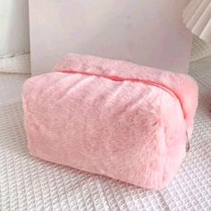 Nwt Pink Fluffy Outside Makeup Bag! Travel Cosmetic Bag Organizers, Fluffy Bag, Pink Makeup Bag, Alat Makeup, Make Up Case, Cosmetic Bag Organization, School Supplies Organization, Makeup Storage Bag, Make Up Organiser