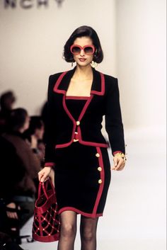 2000s Runway Fashion, Gamine Outfits, Chic Closet, Givenchy Fashion, 90's Fashion, Classy Work Outfits