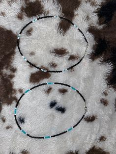 Beaded Western Necklace, two different patterns. Pattern one is the 1 white bead, Pattern 2 is the 2 white beads. Seed Bead Ideas, Western Necklace, Western Necklaces, Necklace Ideas, Bead Pattern, Bead Ideas, White Beads, Different Patterns, Small Town