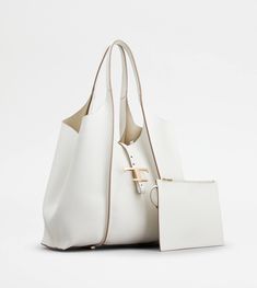 Shopping bag with flowing lines, crafted in elegant hammered leather with ribbing, branded metal T Timeless pendant accessory and double handles. Wide internal compartment with a removable pouch. Mini Wallet, Backpack Travel Bag, See By Chloe, Wallet Bag, Medium Bags, Phone Bag, Fashion Handbags, White T, Crossbody Shoulder Bag