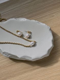 This little number consists of a precious freshwater pearl charm, finished with a timeless gold ball chain. Elegant & dainty enough to wear it on its own - or layer it with your own favorite staple necklace for a showstopper. 18K Gold Plated, Stainless Steel Length: 14.5' inch + 2' inch extender Pearl Beaded Chain Charm Necklace As Gift, Pearl Charm Necklaces With Beaded Chain As Gift, Dainty Round Bead Pearl Necklace, Everyday Pearl Charm Necklace With Pearl Chain, Everyday Pearl Chain Charm Necklace, Minimalist Pearl Necklace With Beaded Chain, Minimalist Everyday Pearl Necklace With Beaded Chain, Elegant Pearl Jewelry With Ball Chain, Everyday Minimalist Pearl Necklace With Beaded Chain