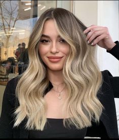 Blonde Balage, Blonde With Brown Roots, Balage Hair, Healthy Blonde Hair, Babylights Blonde, Babylights Hair, Blonde Hair With Roots, Perfect Blonde Hair, Summer Blonde Hair