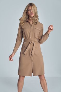 Brown midi shirt dress with long sleeves, a waist tie with a fabric belt, a snap fastener, four buttoned patch pockets at the front. Women Dress Ideas, Business Casual Spring, Stylish Midi Dress, Brown Midi Dress, Plus Size Pullover, European Dress, Italy Fashion, Casual Evening, Dress With Long Sleeves