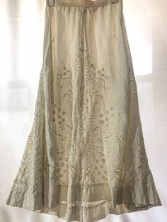 True vintage Victorian Edwardian or 1900s linen dress skirt, embroidery, lace M | eBay Traditional Summer Dress With Tiered Skirt, Elegant Broderie Anglaise Summer Skirt, Vintage Long Lace Skirt, Traditional Spring Dresses With Tiered Skirt, Traditional Tiered Skirt Dress For Spring, Embroidered Tiered Skirt Wedding Dresses, Embroidered Wedding Skirt For Summer, Summer Wedding Skirt With Embroidery, Summer Wedding Embroidered Skirt